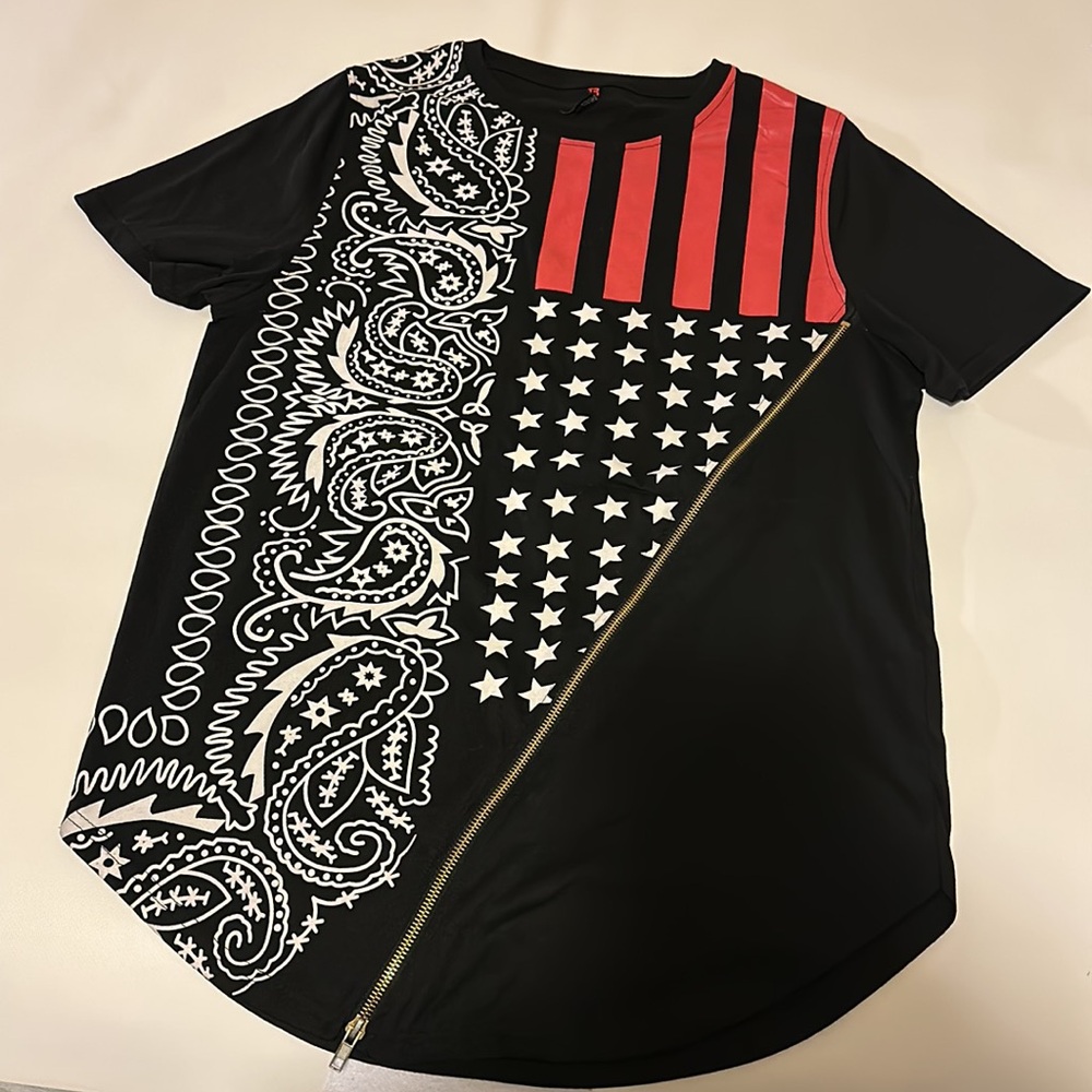 NWOT TRUE ROCK AMERICAN 🇺🇸 PRINT MENS T-SHIRT WITH ZIPPER